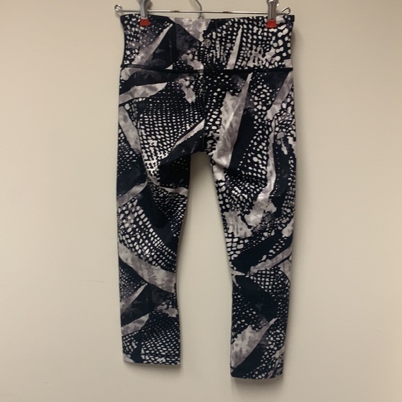 Lululemon cropped leggings - Picture 6 of 9